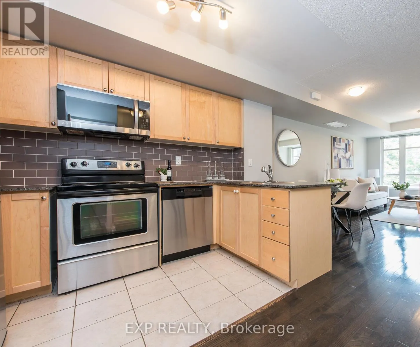242 - 21 RUTTAN STREET