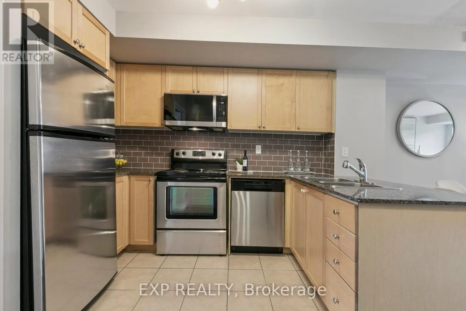 242 - 21 RUTTAN STREET
