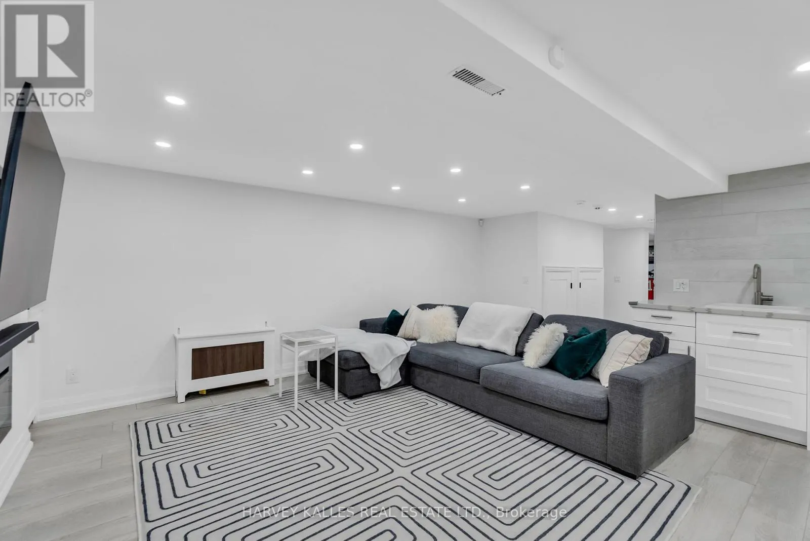 32 ALMONT ROAD