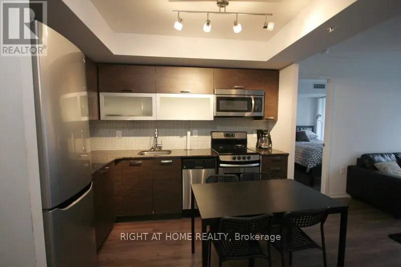 2016W - 36 LISGAR STREET