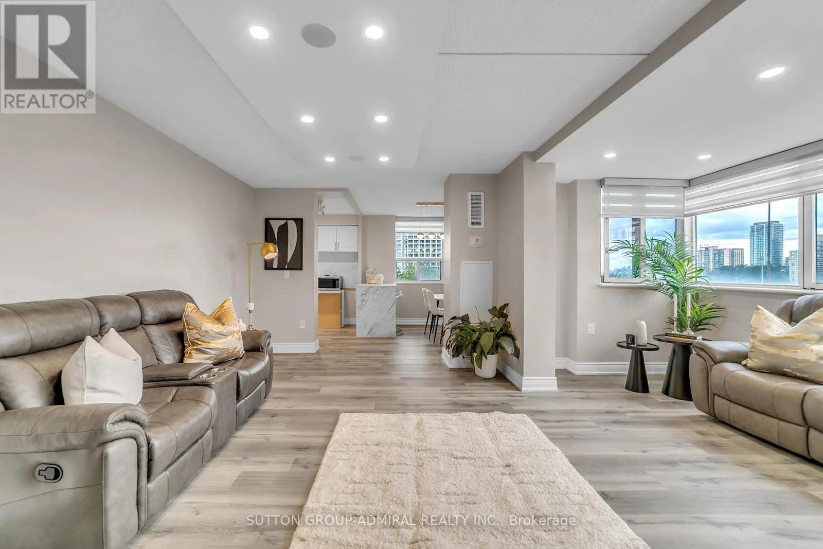 808 - 5 OLD SHEPPARD AVENUE