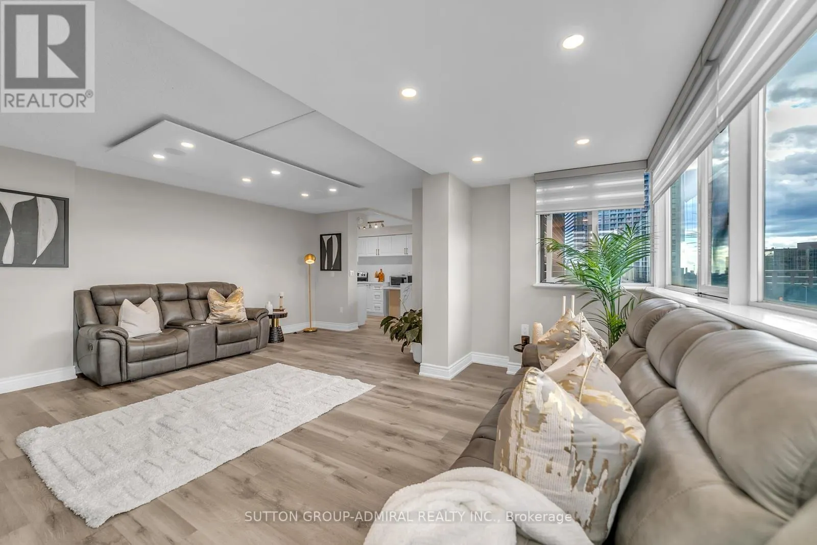 808 - 5 OLD SHEPPARD AVENUE