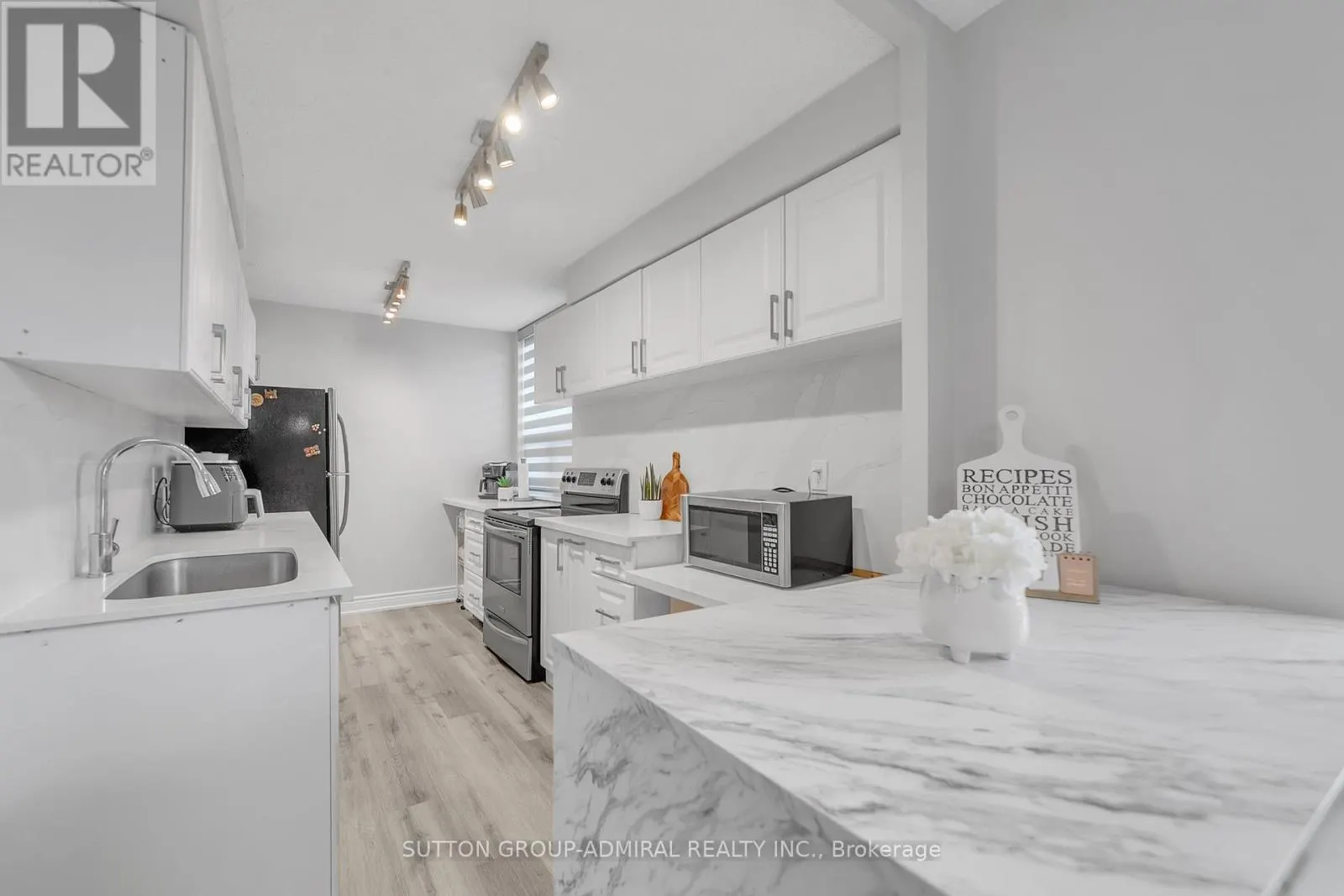 808 - 5 OLD SHEPPARD AVENUE