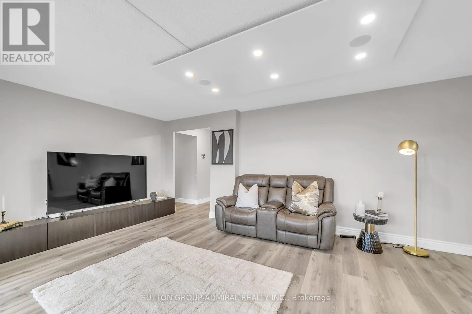 808 - 5 OLD SHEPPARD AVENUE
