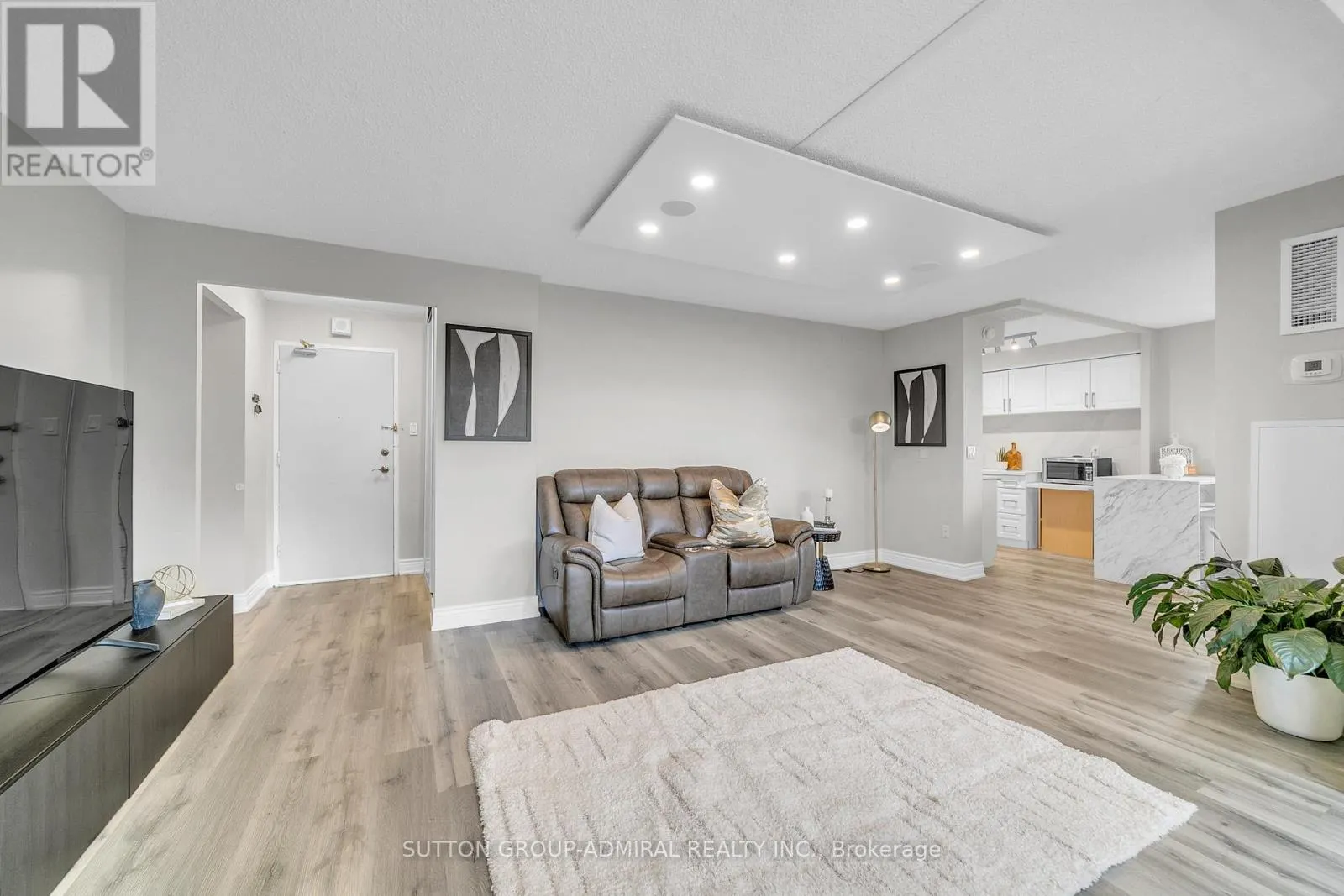 808 - 5 OLD SHEPPARD AVENUE