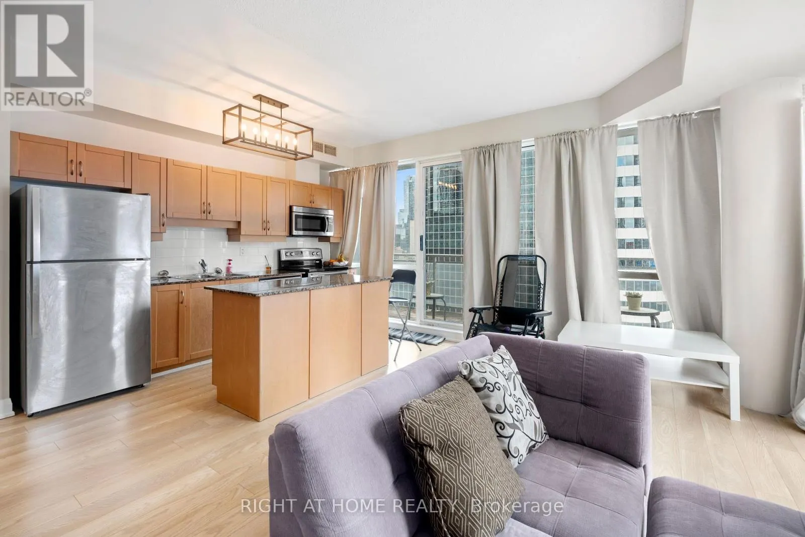 1809 - 220 VICTORIA STREET