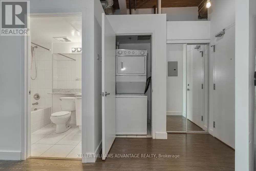 324 - 955 QUEEN STREET W