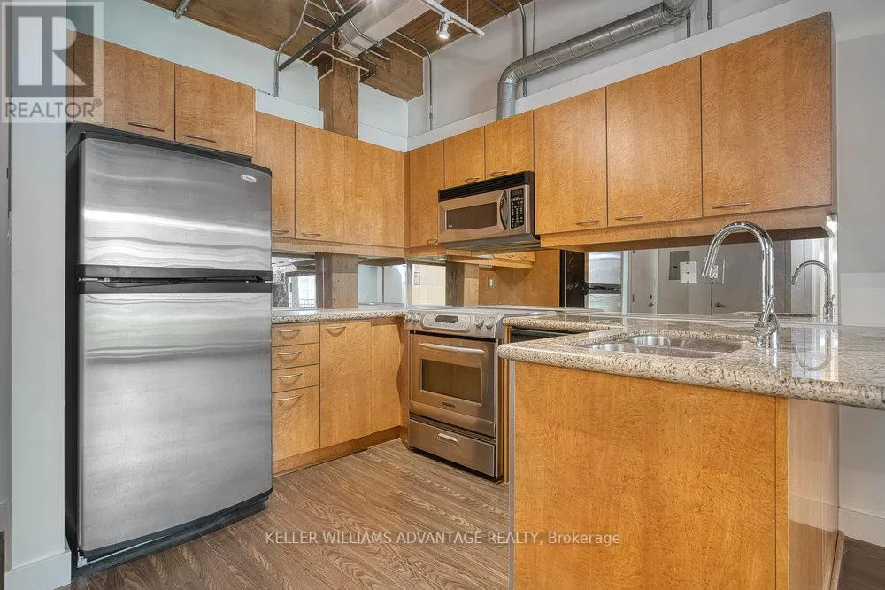 324 - 955 QUEEN STREET W