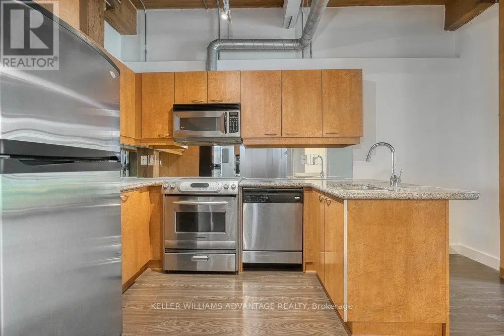 324 - 955 QUEEN STREET W