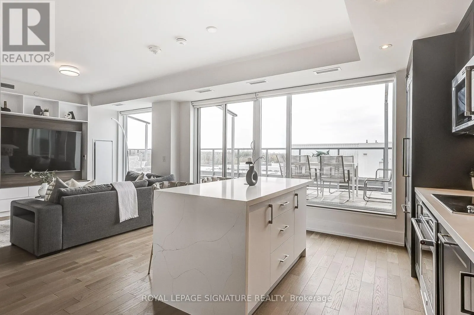 853 - 25 ADRA GRADO WAY