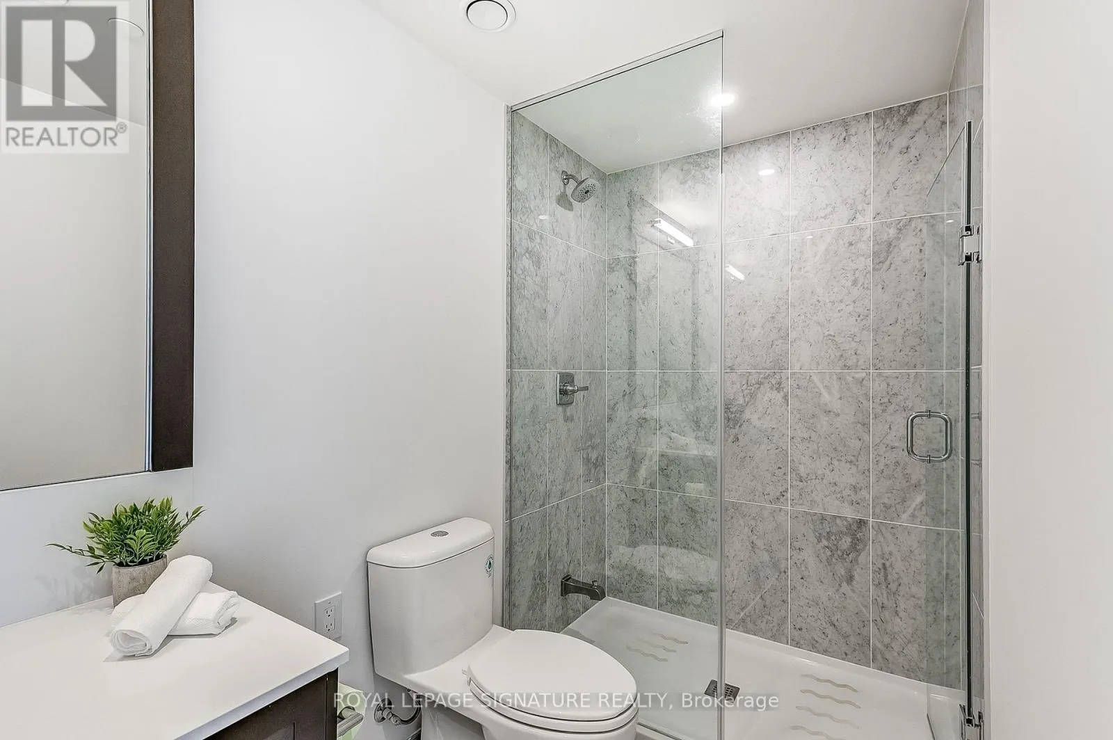 853 - 25 ADRA GRADO WAY