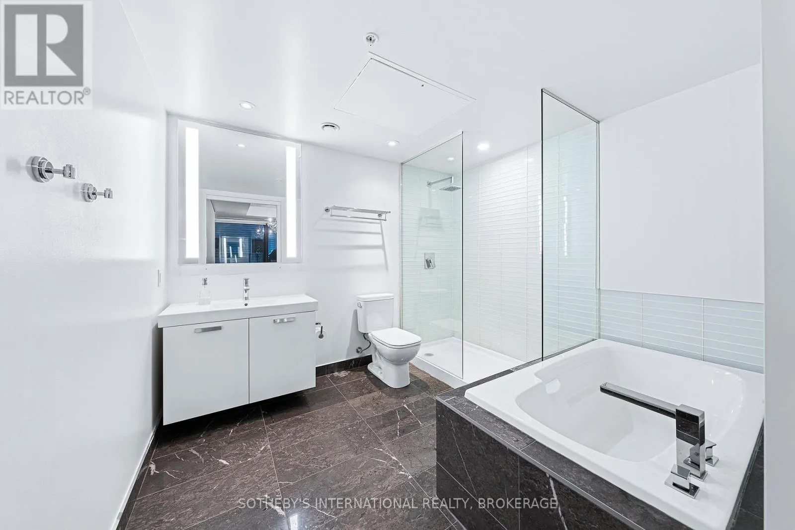212 - 629 KING STREET W, #212