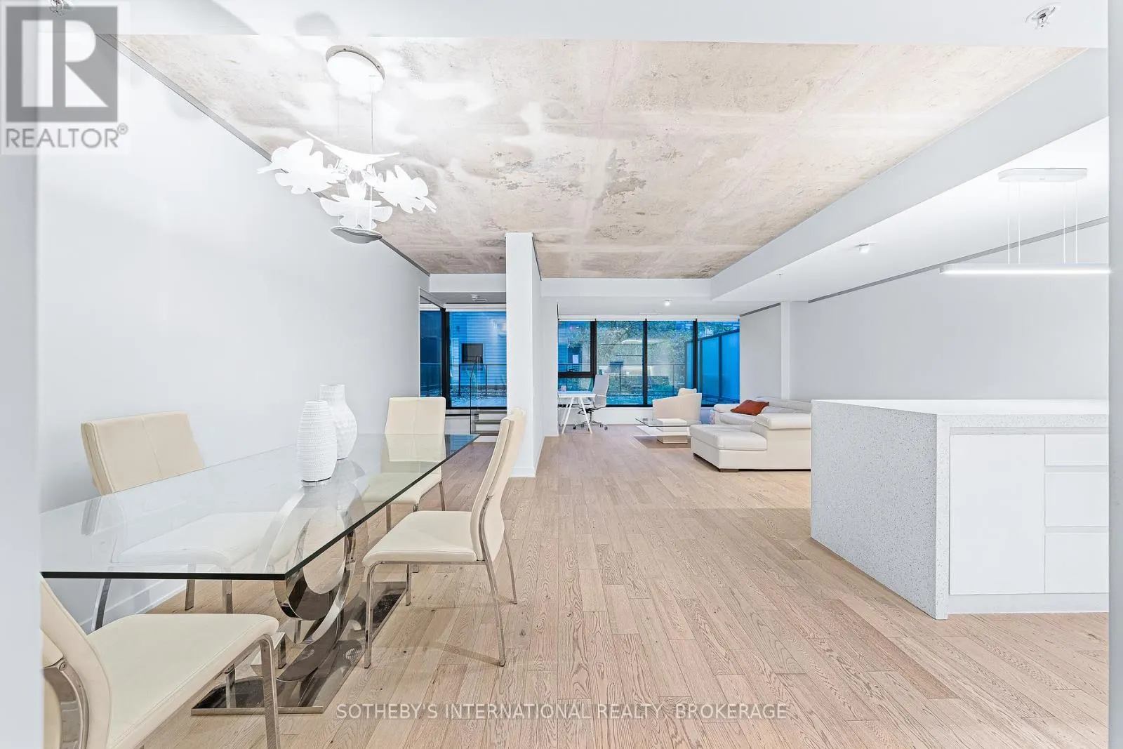 212 - 629 KING STREET W, #212