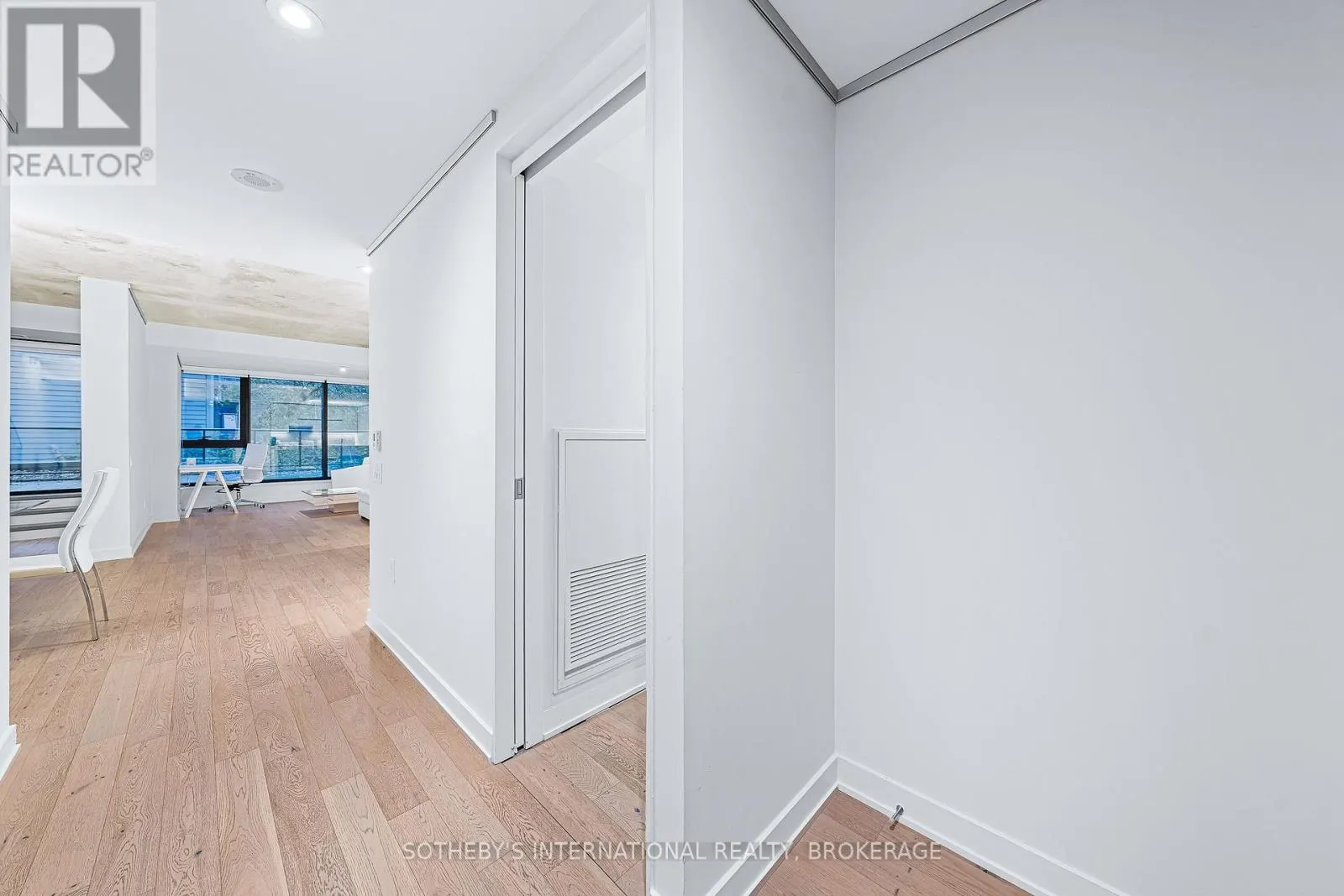 212 - 629 KING STREET W, #212