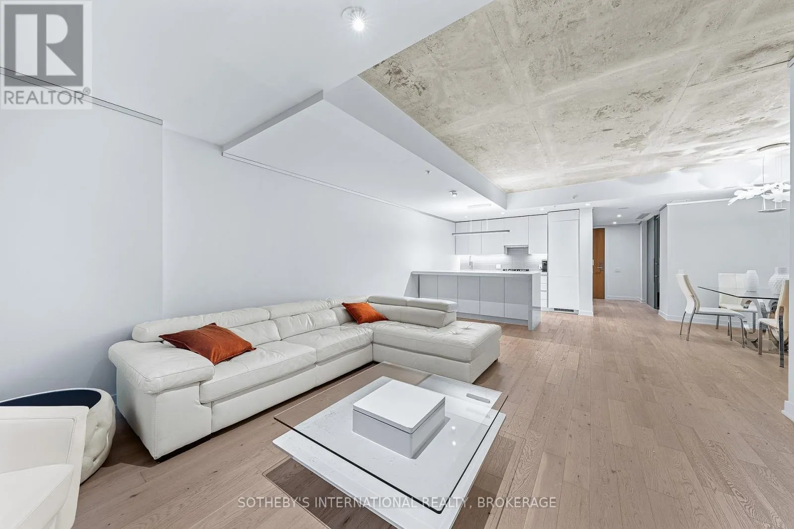 212 - 629 KING STREET W, #212