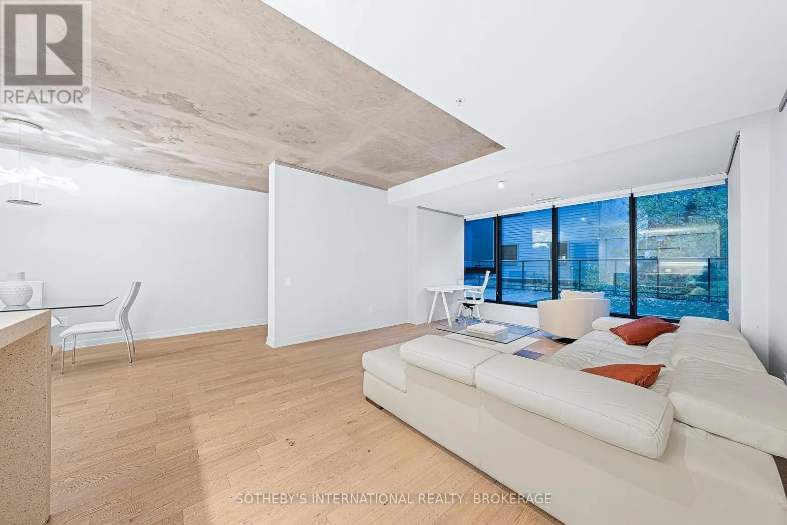 212 - 629 KING STREET W, #212