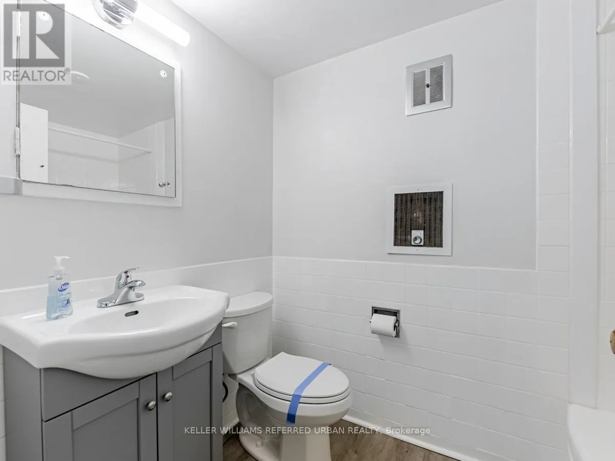 15 YORK VALLEY CRESCENT