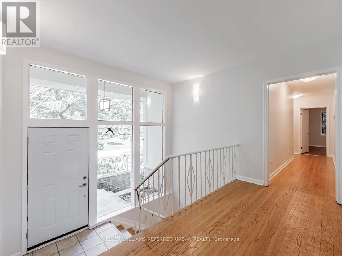 15 YORK VALLEY CRESCENT