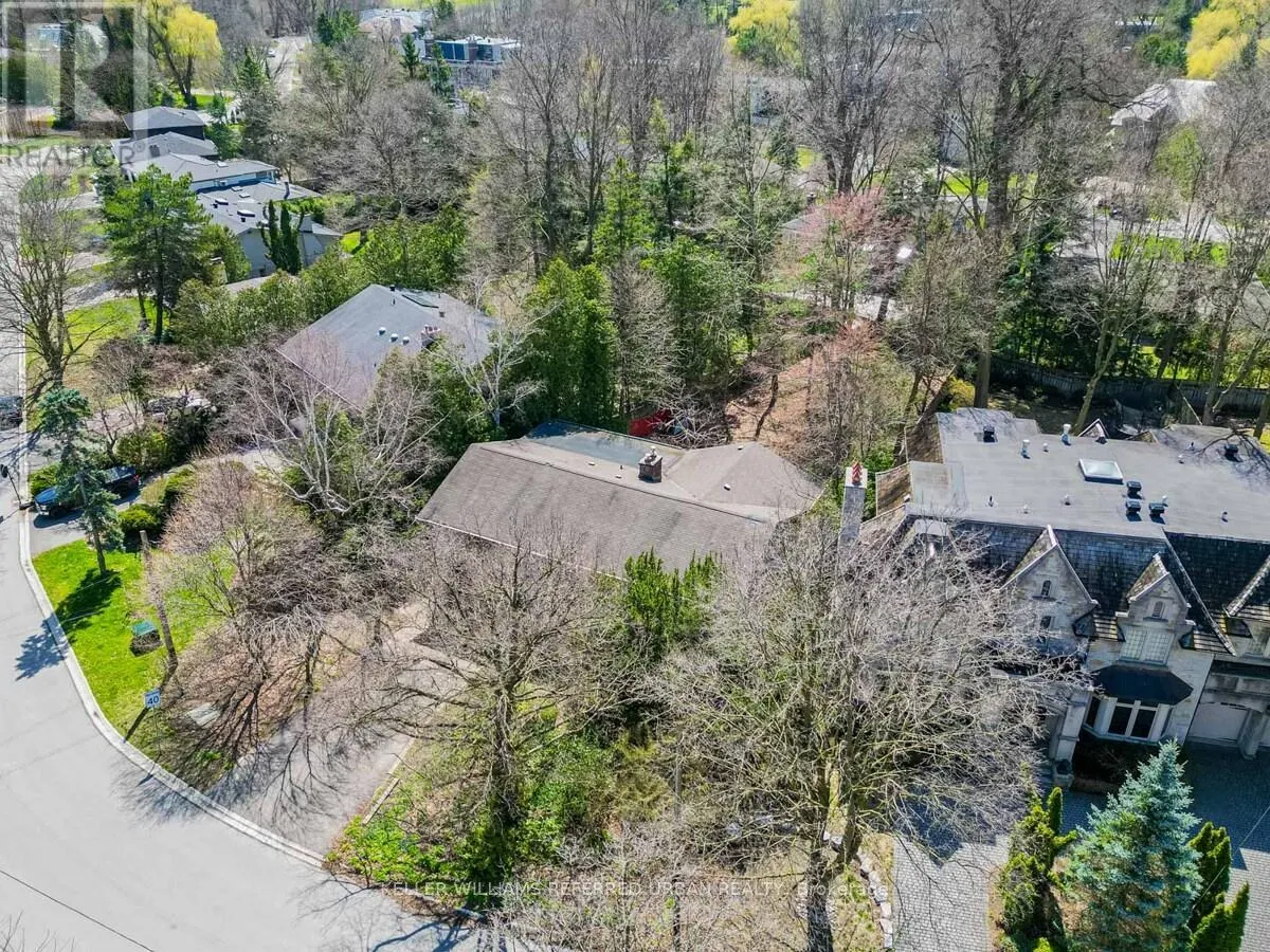 15 YORK VALLEY CRESCENT