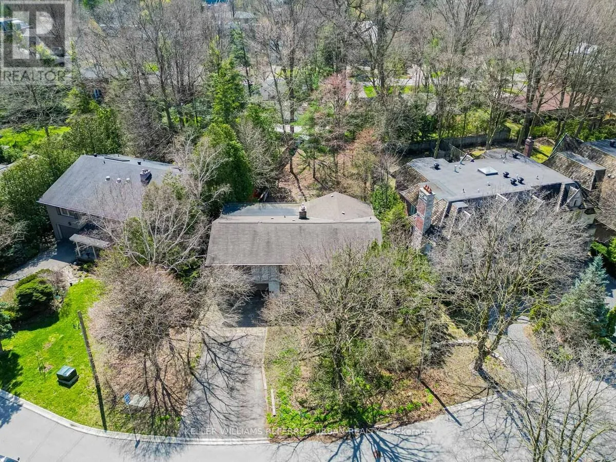 15 YORK VALLEY CRESCENT