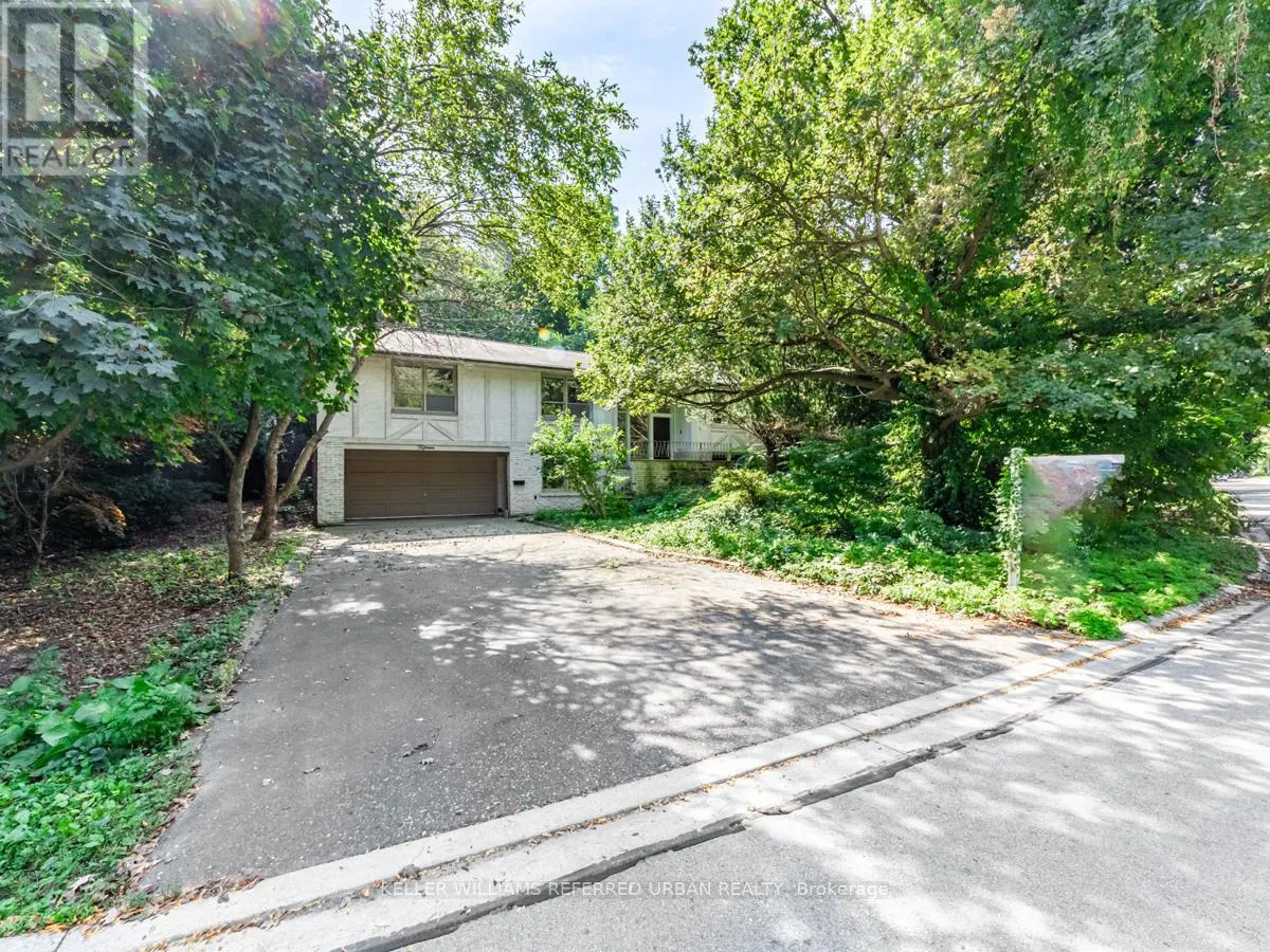 15 YORK VALLEY CRESCENT