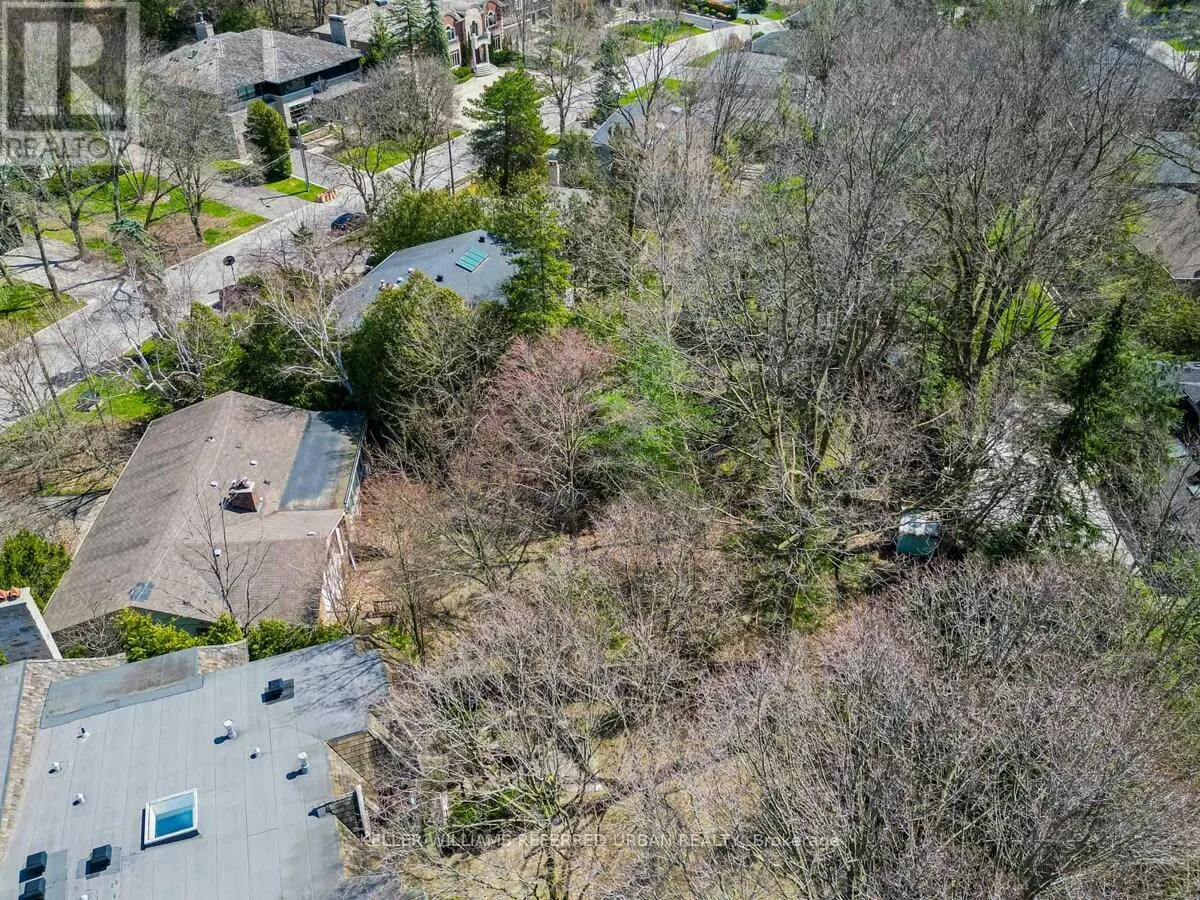 15 YORK VALLEY CRESCENT