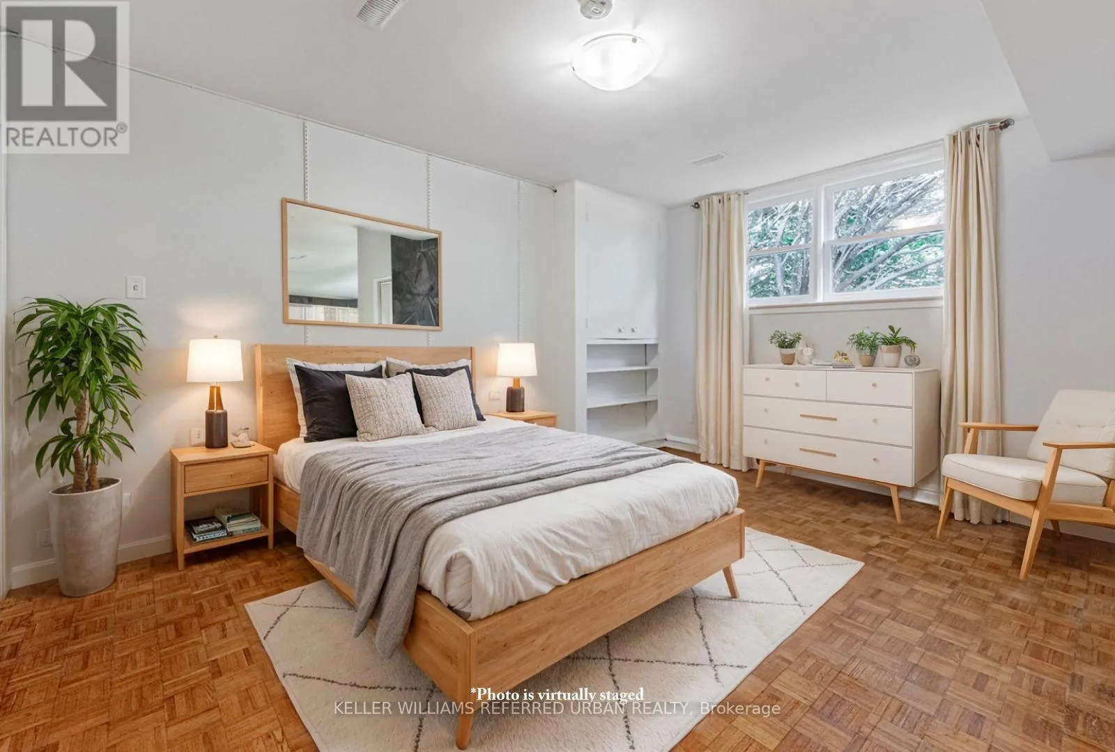 15 YORK VALLEY CRESCENT