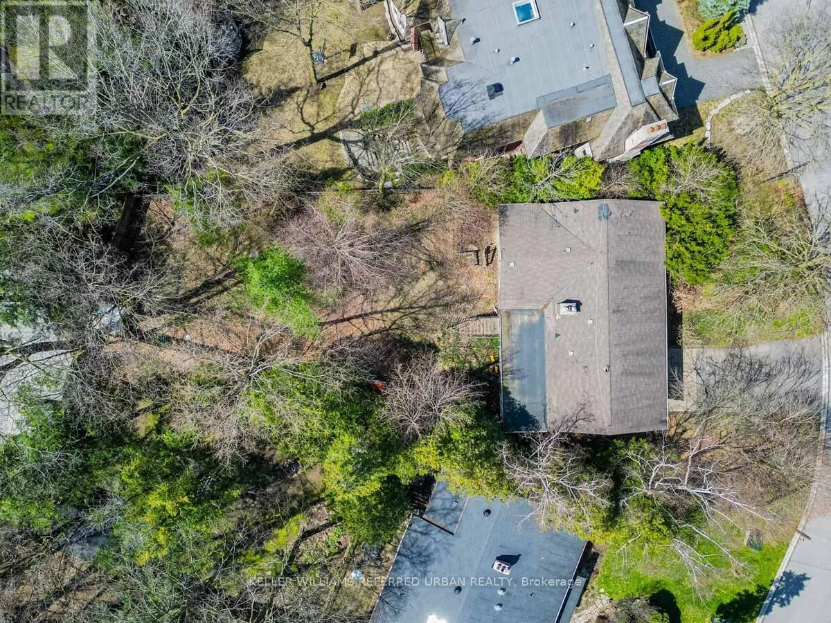 15 YORK VALLEY CRESCENT