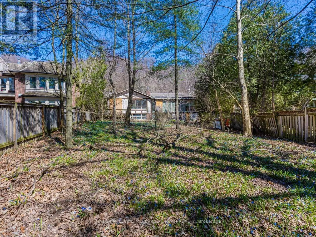 15 YORK VALLEY CRESCENT