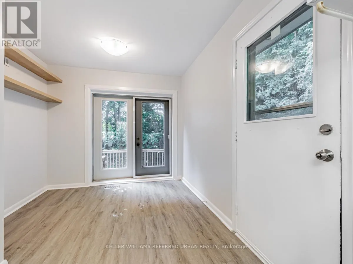 15 YORK VALLEY CRESCENT