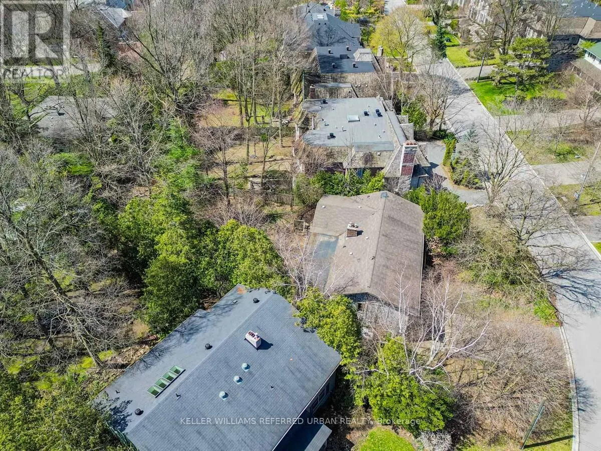 15 YORK VALLEY CRESCENT