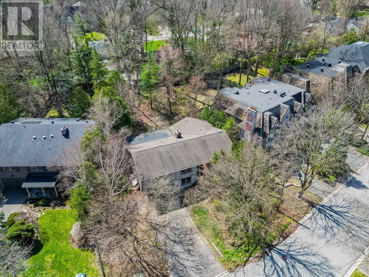 15 YORK VALLEY CRESCENT