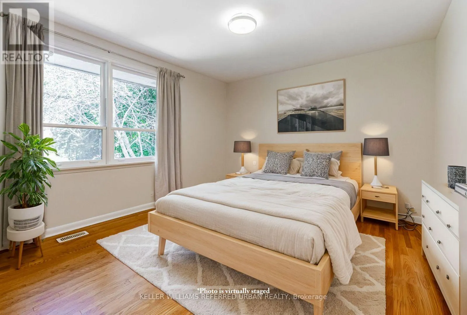 15 YORK VALLEY CRESCENT