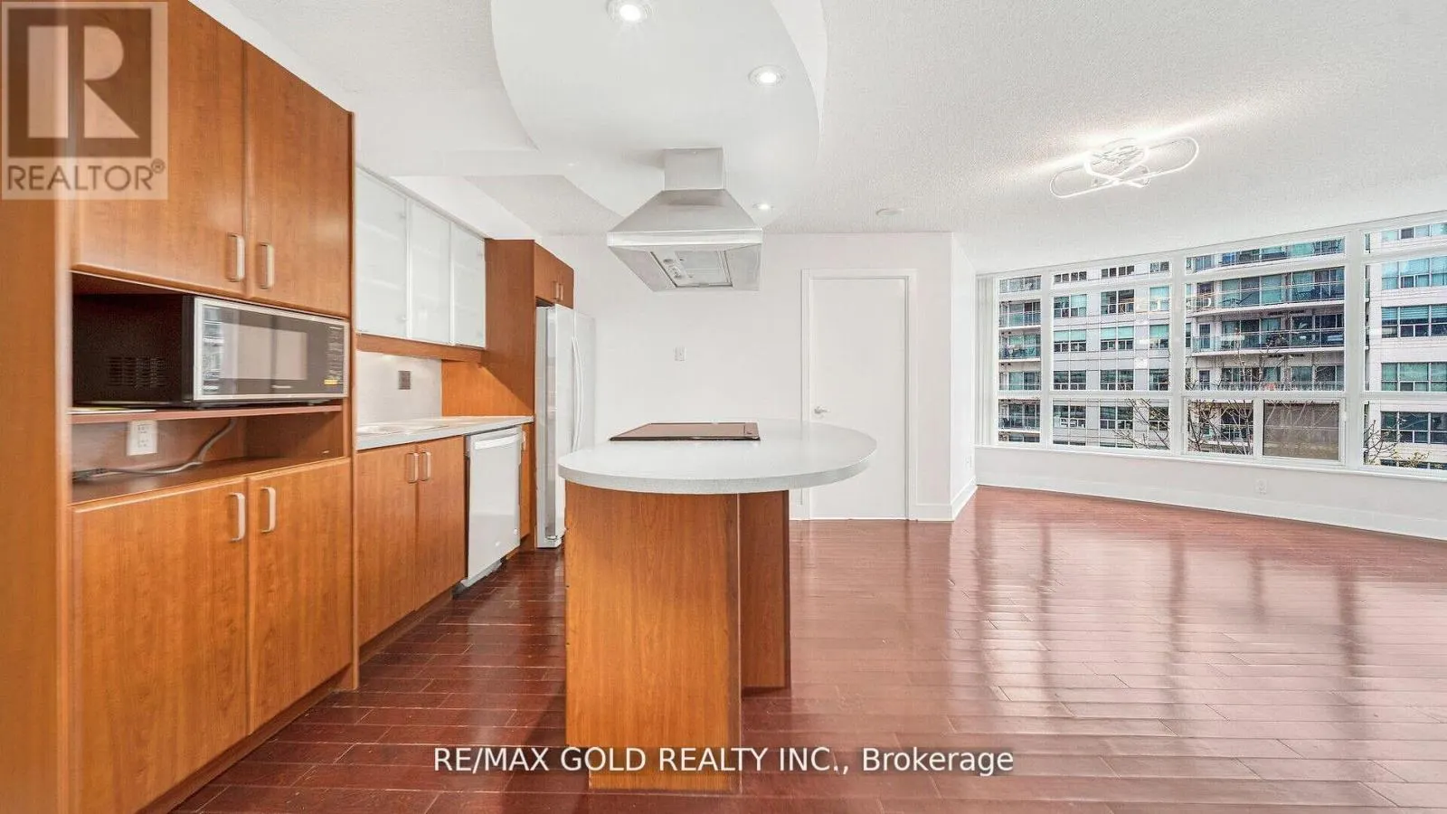 509 - 550 QUEENS QUAY W
