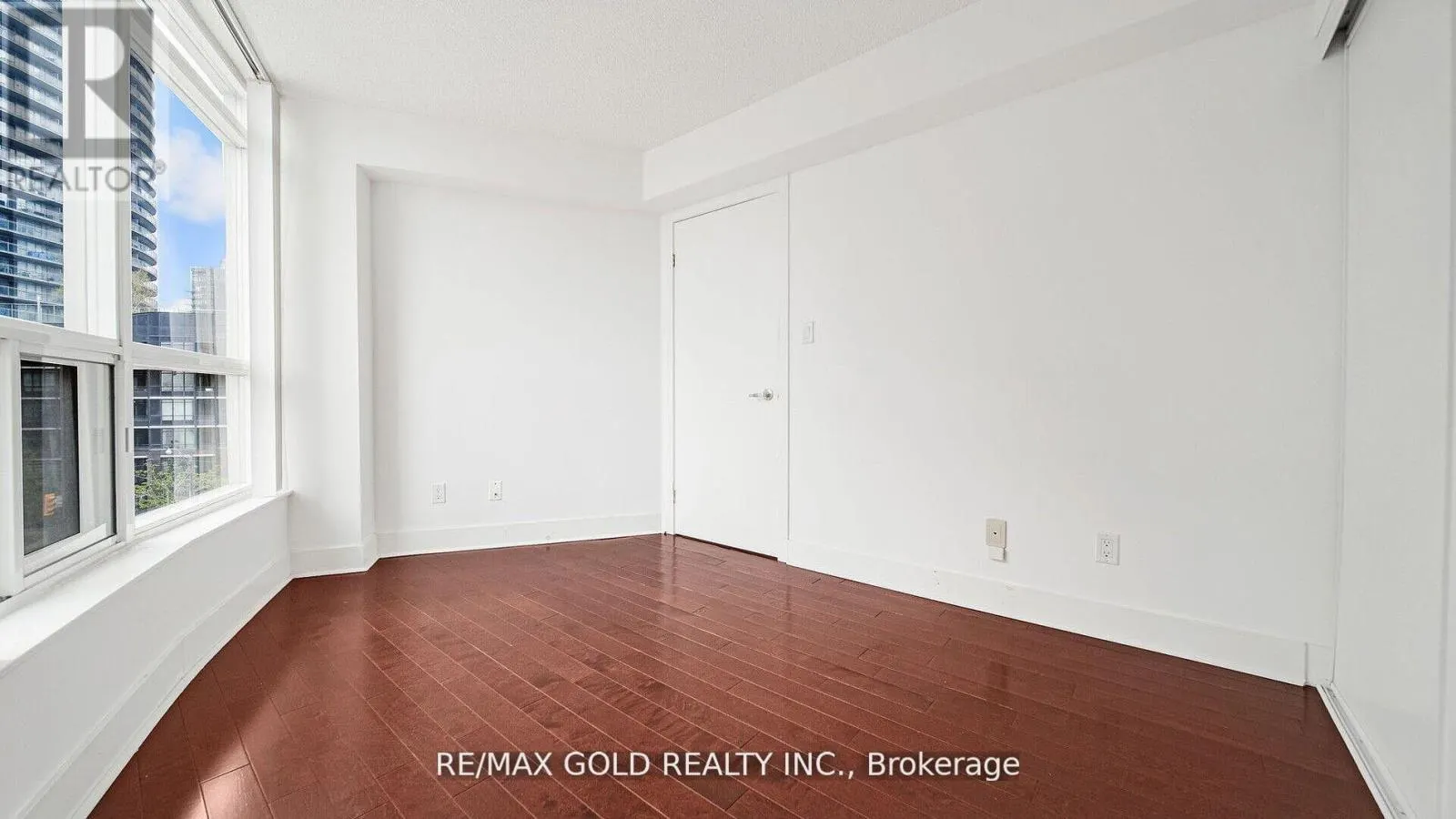 509 - 550 QUEENS QUAY W