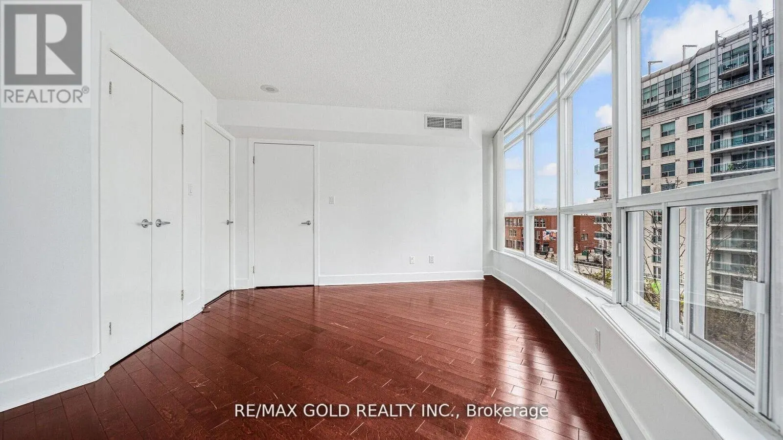 509 - 550 QUEENS QUAY W