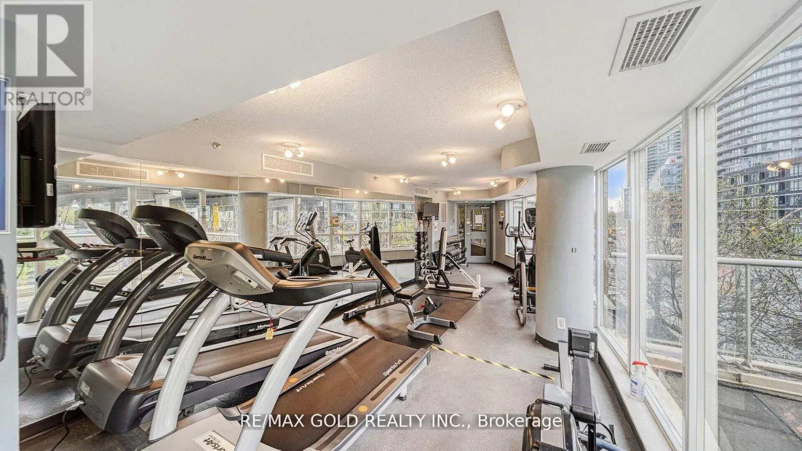 509 - 550 QUEENS QUAY W