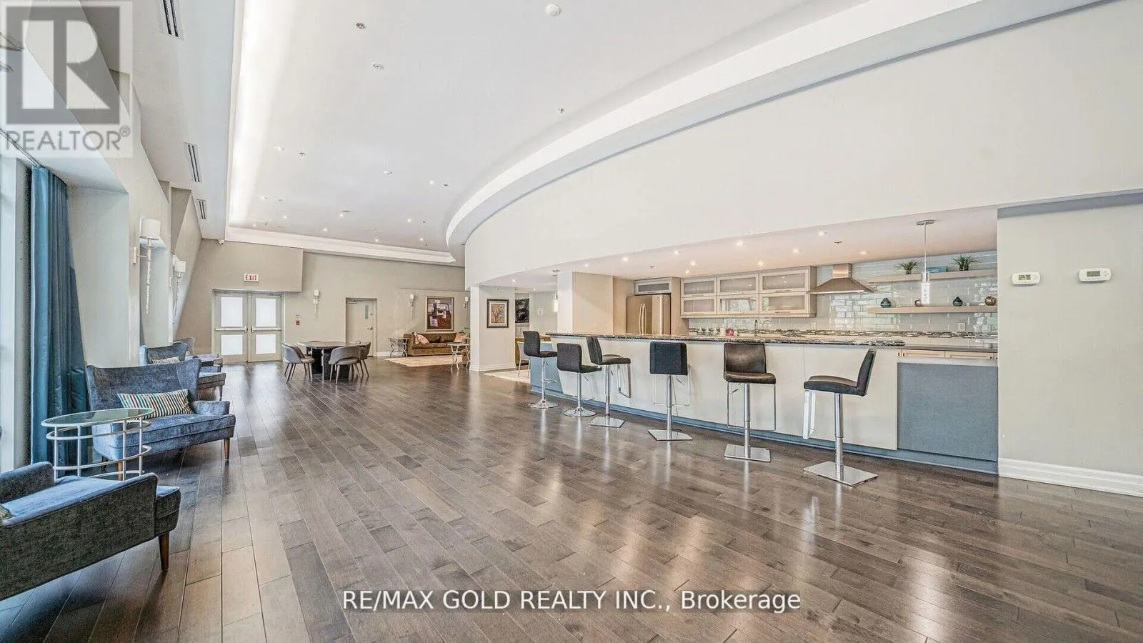 509 - 550 QUEENS QUAY W