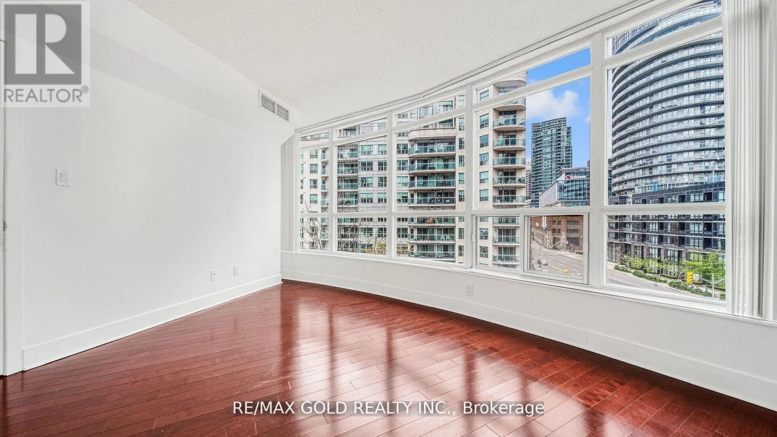 509 - 550 QUEENS QUAY W