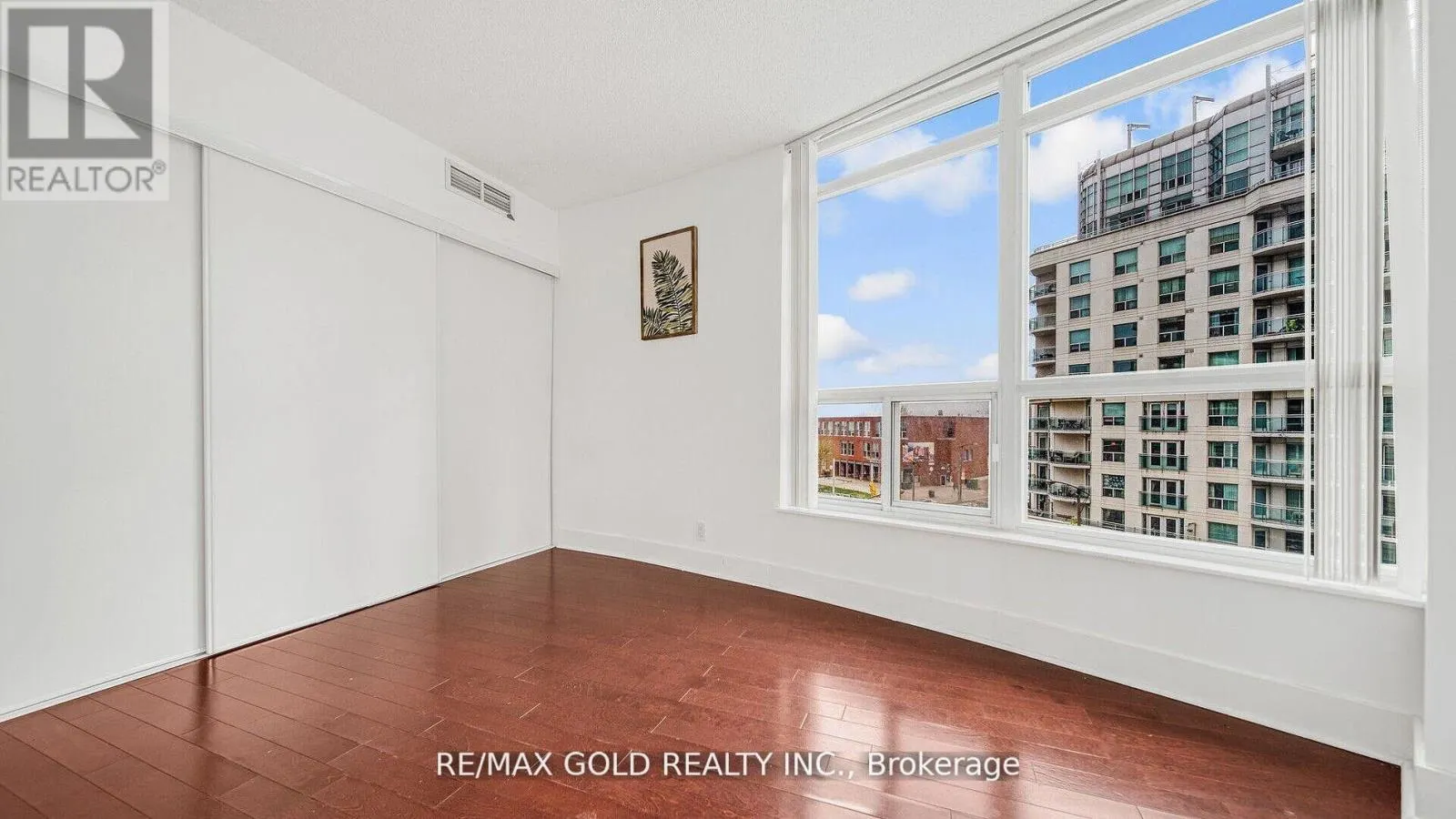 509 - 550 QUEENS QUAY W