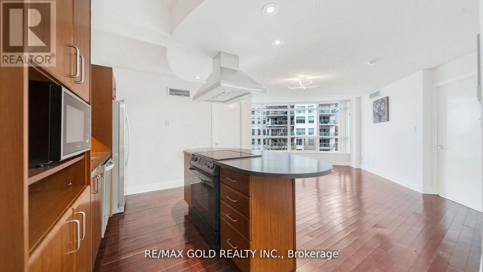 509 - 550 QUEENS QUAY W