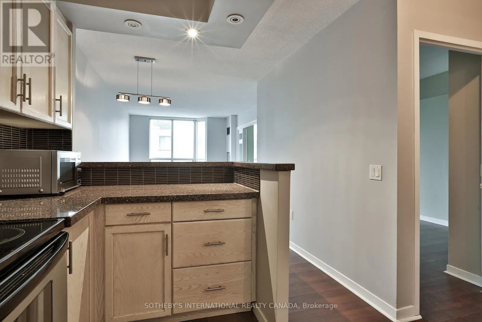 704 - 284 BLOOR STREET W