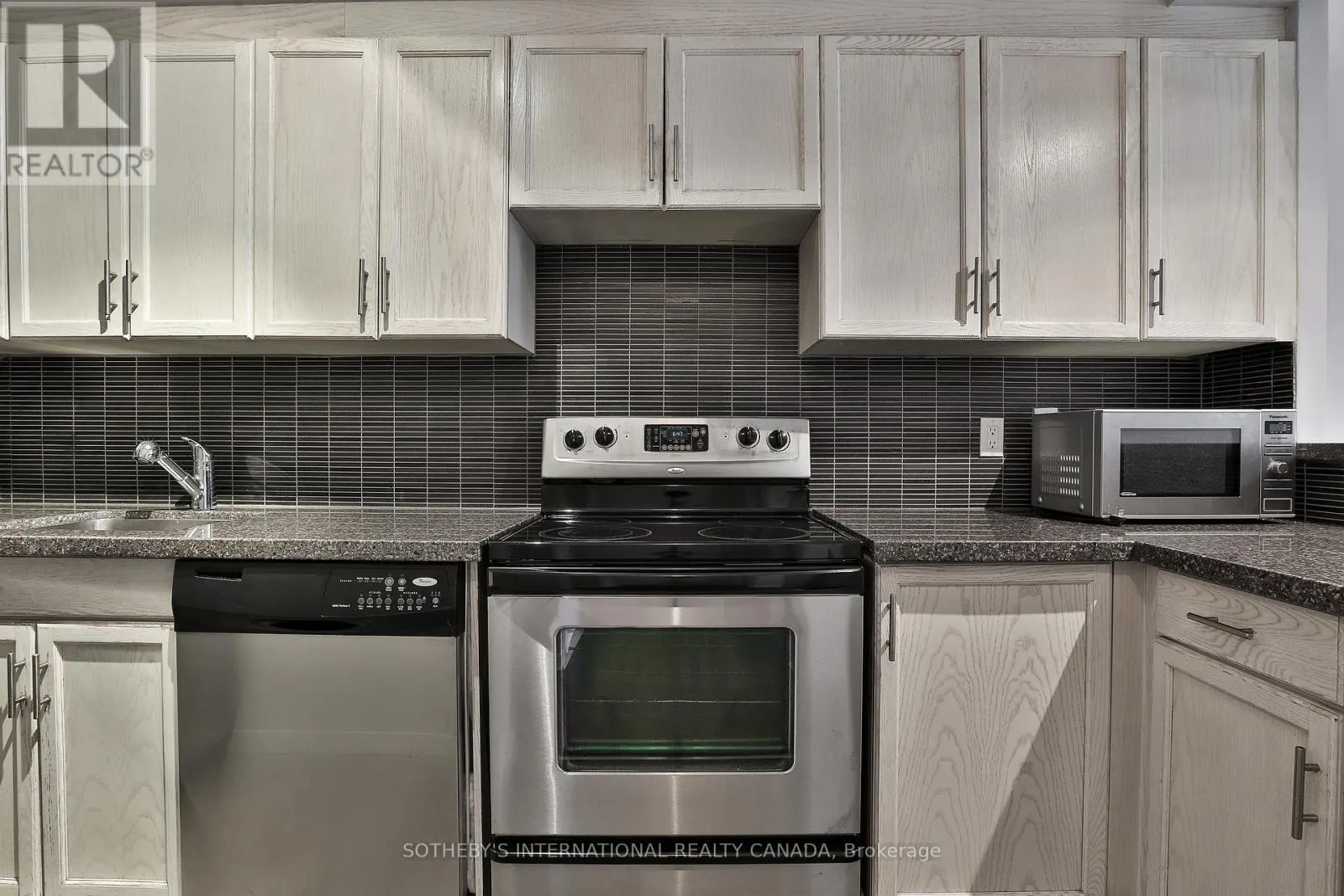 704 - 284 BLOOR STREET W