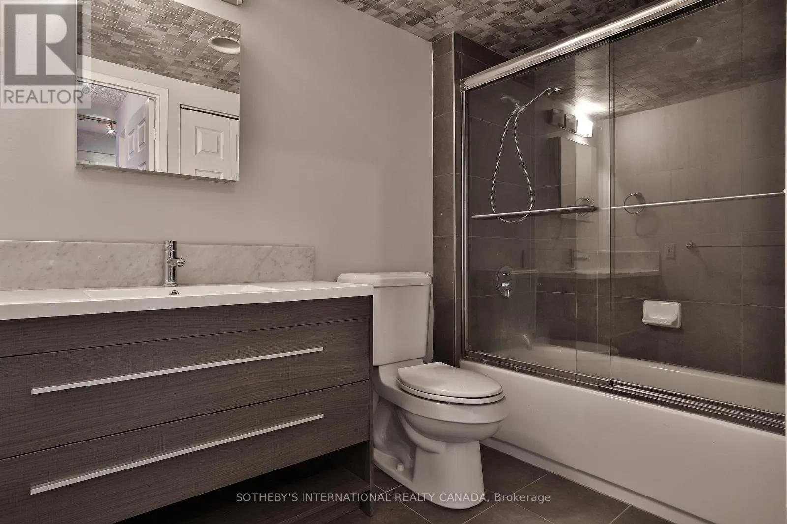 704 - 284 BLOOR STREET W