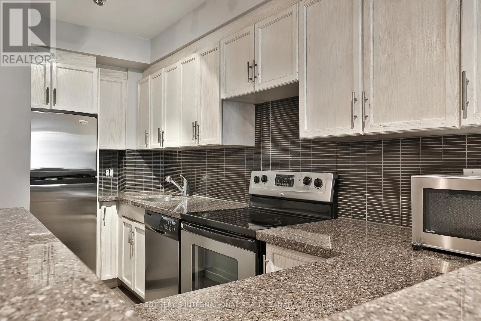 704 - 284 BLOOR STREET W