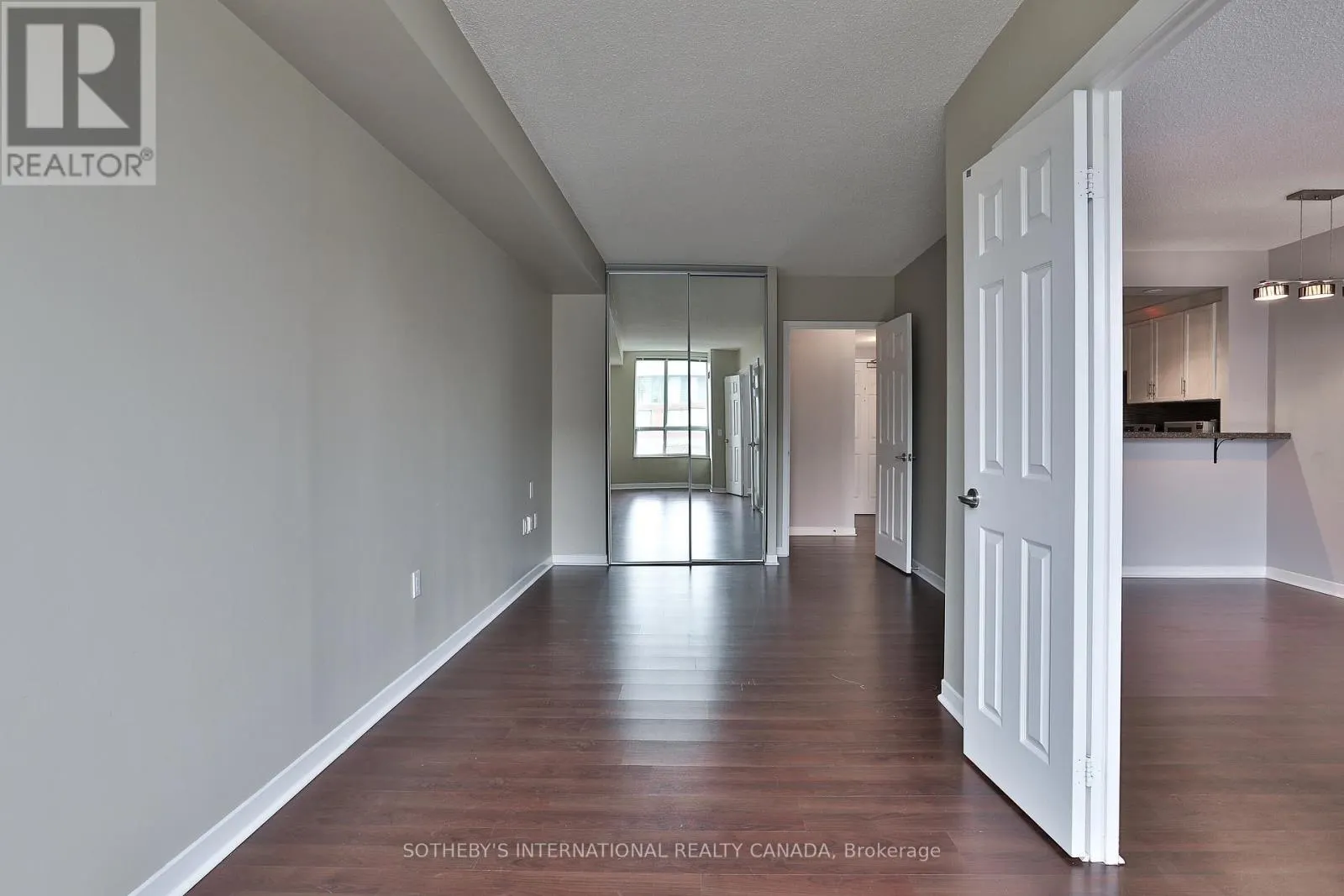 704 - 284 BLOOR STREET W
