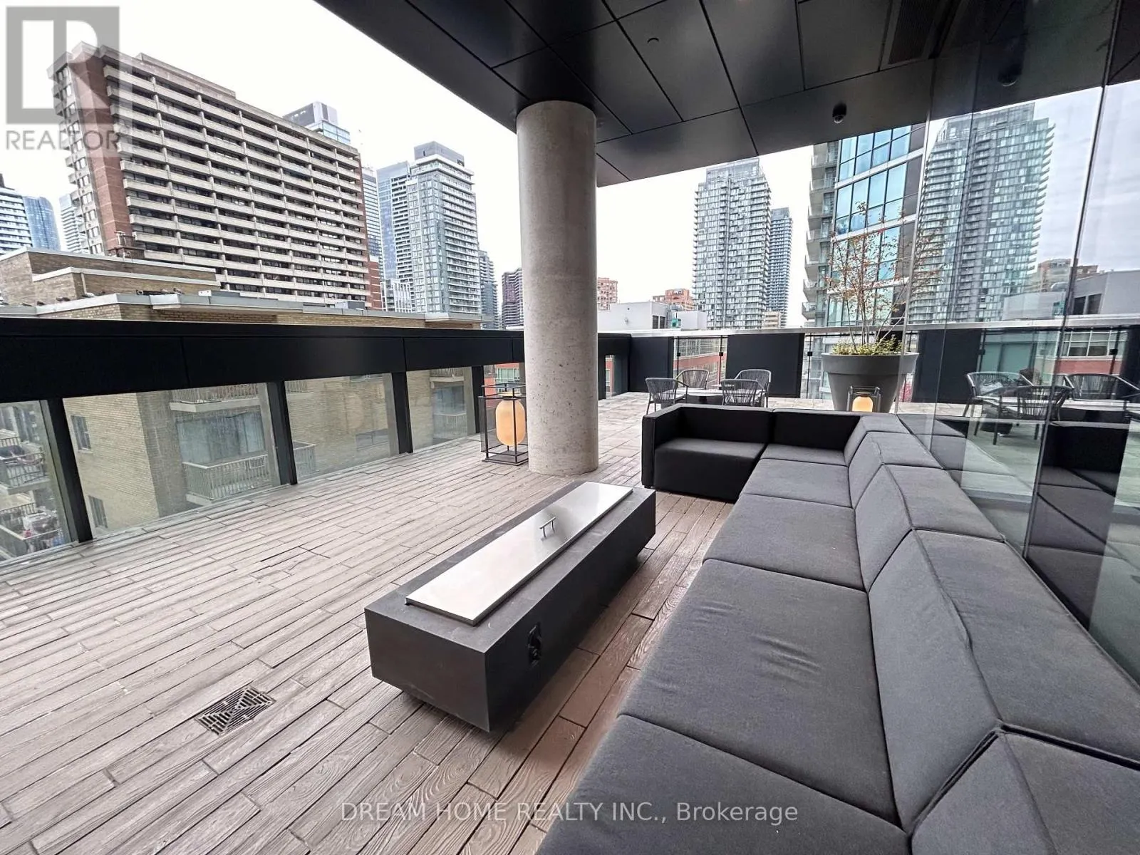 1413 - 55 CHARLES STREET E