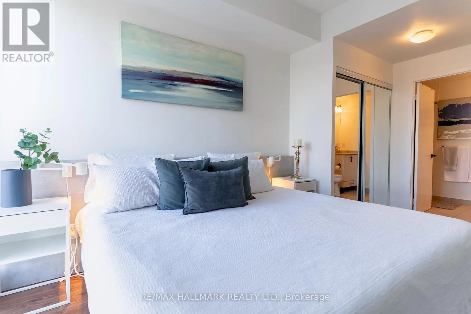 813 - 260 SACKVILLE STREET