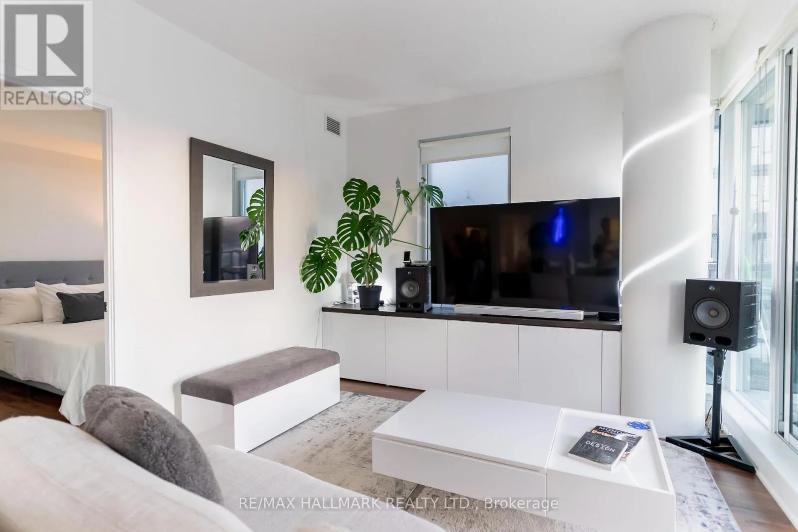 813 - 260 SACKVILLE STREET
