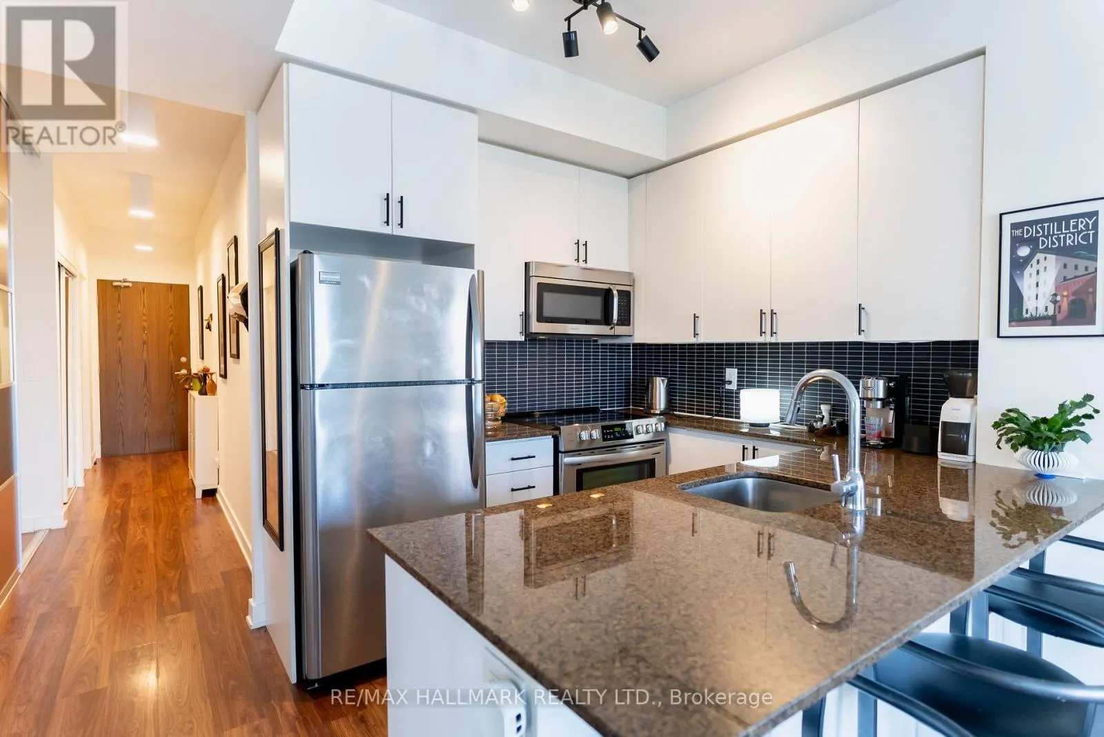 813 - 260 SACKVILLE STREET